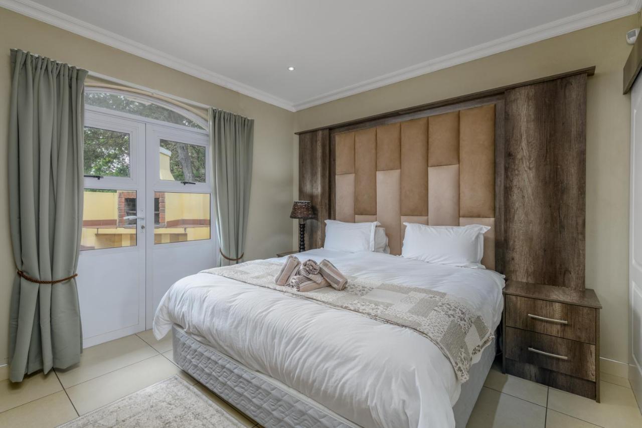 Villa Caylee Caribbean Estates - Ultra-Luxurious - Rimas Interiors Designs - Private Beachfront Escape - Premium Serviced For 8 Guests Port Edward Εξωτερικό φωτογραφία