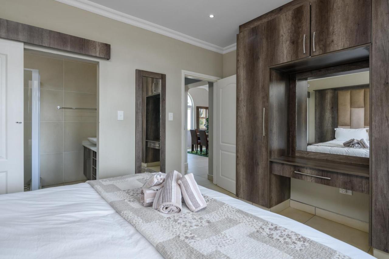 Villa Caylee Caribbean Estates - Ultra-Luxurious - Rimas Interiors Designs - Private Beachfront Escape - Premium Serviced For 8 Guests Port Edward Εξωτερικό φωτογραφία