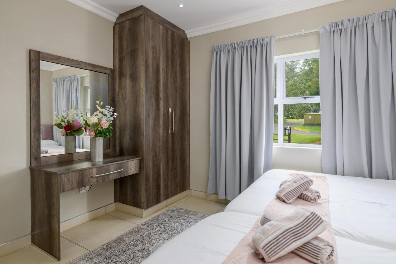 Villa Caylee Caribbean Estates - Ultra-Luxurious - Rimas Interiors Designs - Private Beachfront Escape - Premium Serviced For 8 Guests Port Edward Εξωτερικό φωτογραφία
